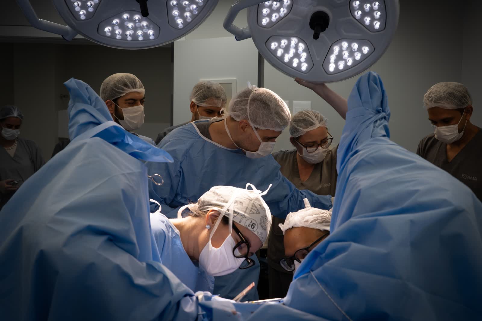 Dra. Fernanda Elias, coloproctologista especialista em cirurgia a laser